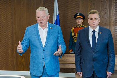 Ни один из них не отступил ни на шаг…